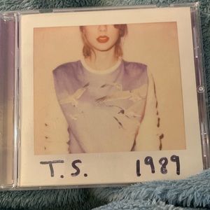 1989 CD by Taylor Swift (standard edition) with Polaroids 40-52 included
